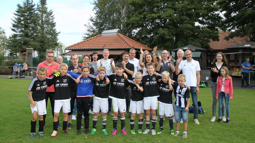 E-Jugend SV Schöning mit Fans