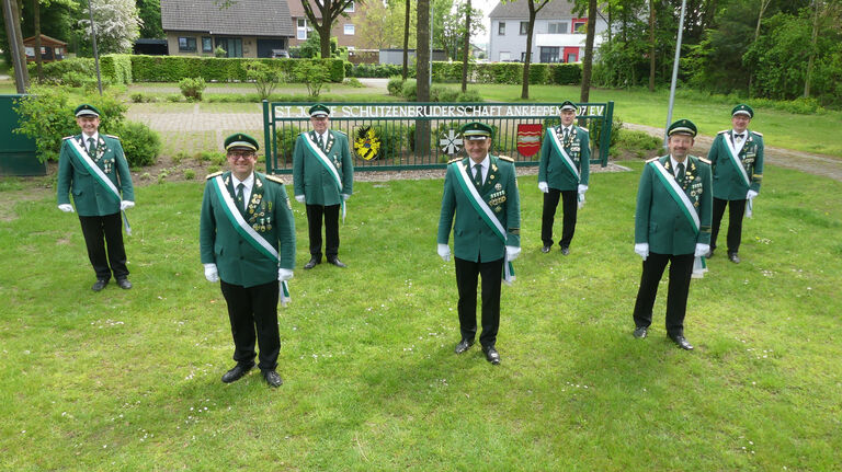 Schützen- und Dorfplatz um die Dorfhalle herausgeputzt